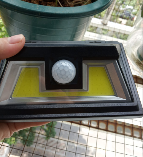 China Wireless Security Solar Lights,COB 10W Motion Sensor Outdoor Light for Patio Garden with Motion Activated Auto On/Off wholesale