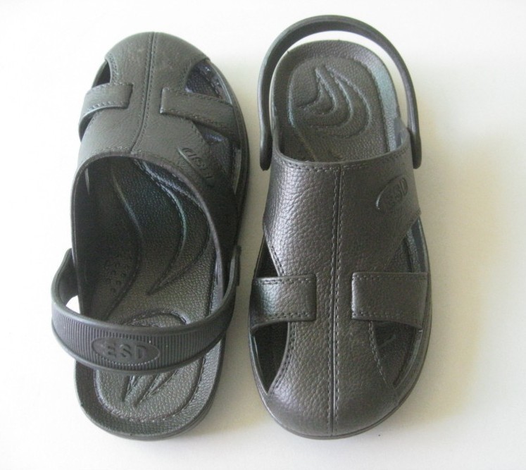 China Breathable Anti Static Shoes Skid Resistant Durable ESD Big Four Hole Sandals wholesale