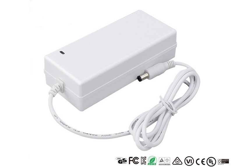 China White Color LED Light Power Adapter 12V 5A 5000mA DOE VI Energy Efficiency wholesale