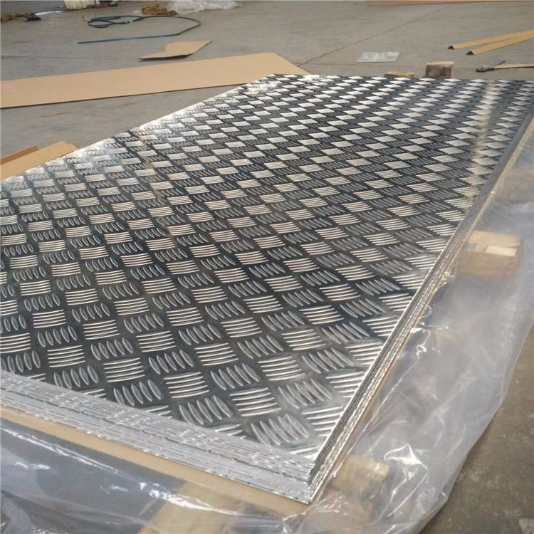 China Corrosion Resistance Aluminum Diamond Plate Sheets Anti Skid Flooring Good Forming Performance wholesale