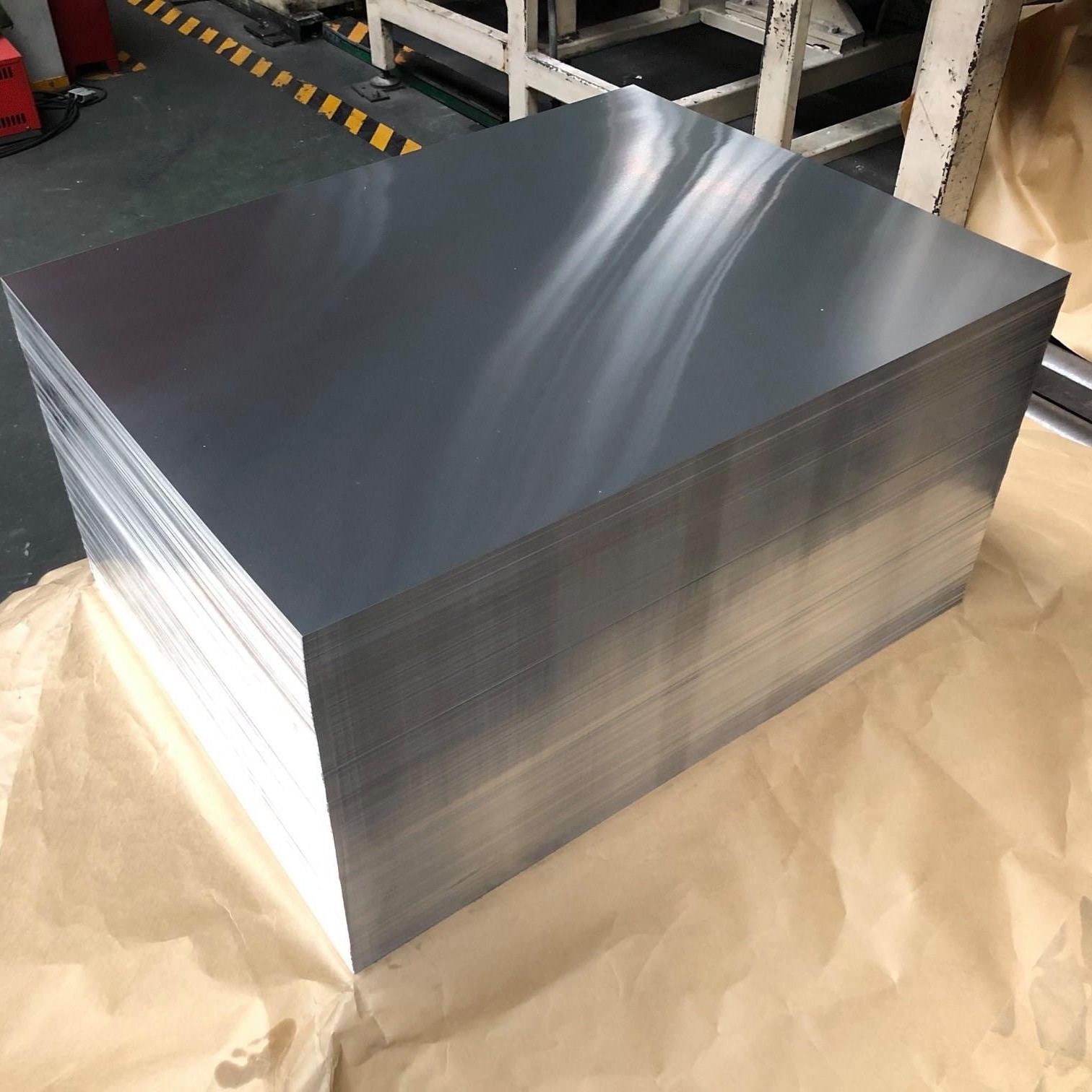 China 350mm Aluminum Sheet Plate Metal 1050 1070 3105 5052 O H12 H15 H16 H18 H24 wholesale