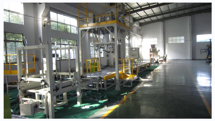 China Chemical Raw Materials Weighing Packing Machine , Jumbo Bag Packing Machine 500-2000kg wholesale