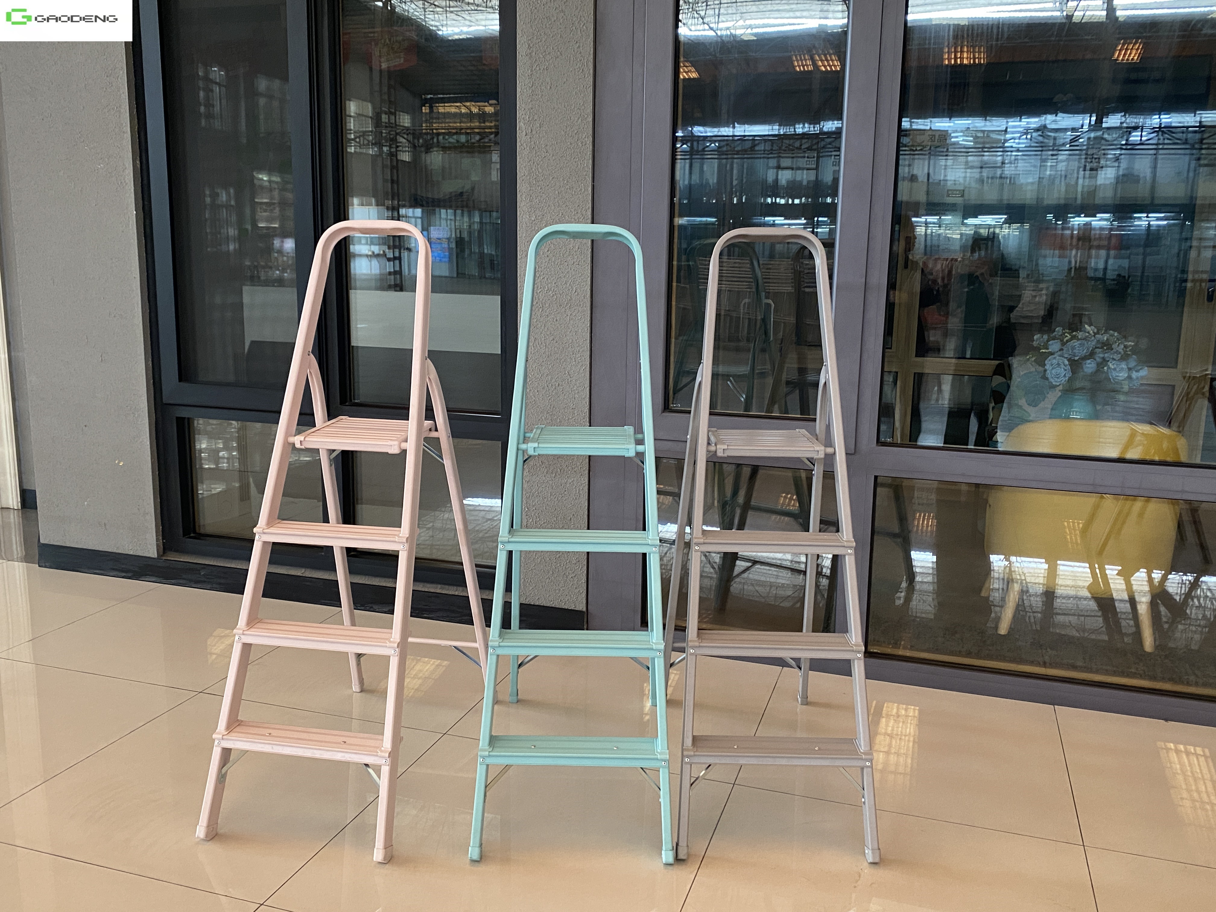 China Max load 120 KG Luxury Aluminum Ladder 4 Steps  1.0 mm Thickness wholesale