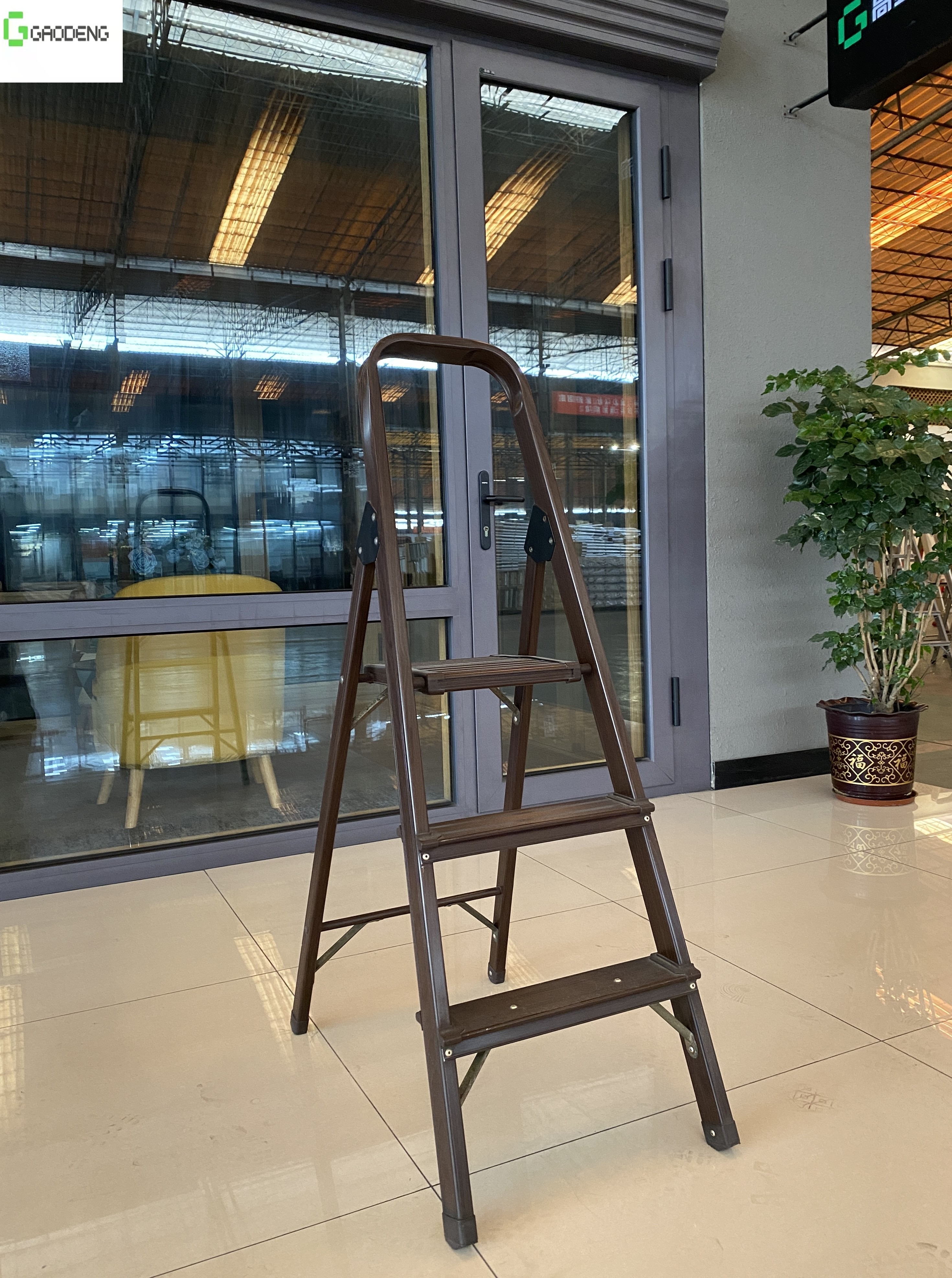 China Ebony 3 Steps  Wooden Aluminum Ladder 250 mm Pedals Max Load 150 KG wholesale