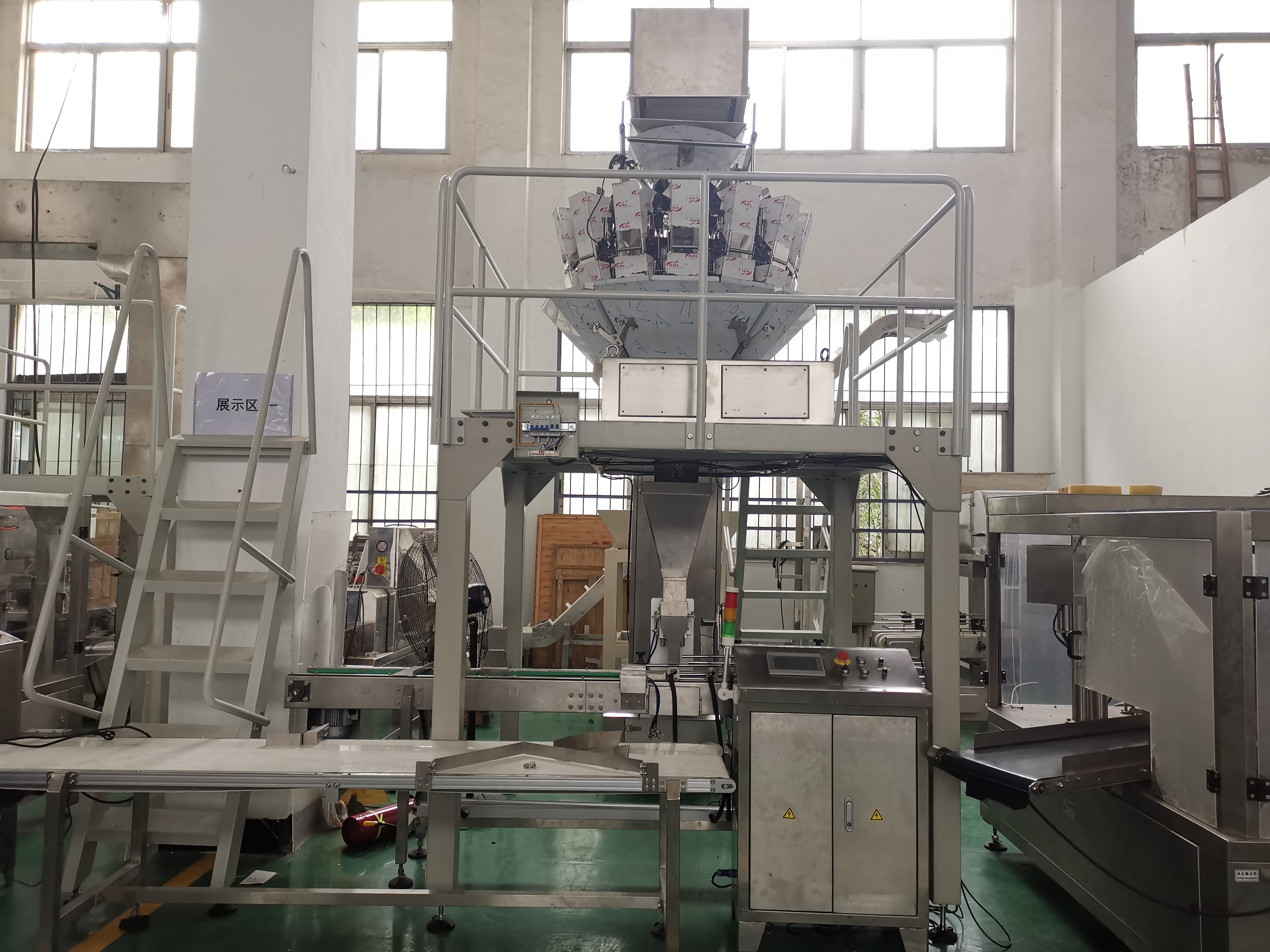China Food Snacks Semi Automatic Packing Machine 304SS With Multihead Weigher wholesale