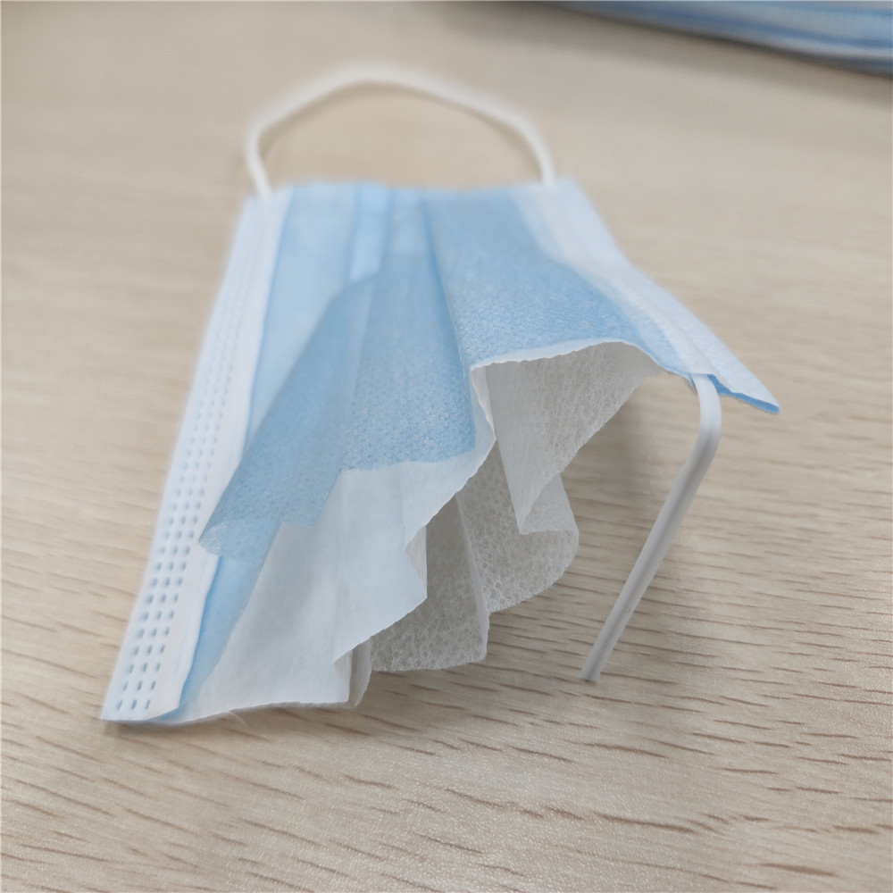 China 19.5*7.5cm Small Size Convenient 3 Ply Non Woven Face Mask wholesale