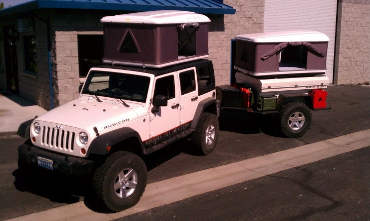 China CE Approved Hard Shell Roof Top Tent , Jeep Wrangler Tents For Camping wholesale