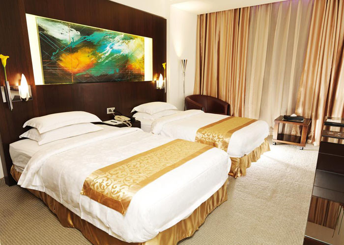 China Wooden Modern Hotel Bedroom Furniture , King Size Bedroom Suite wholesale