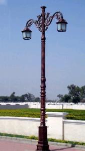China Classic Western Style Cast Iron Light Pole Painting Surface Treatment For Garden wholesale