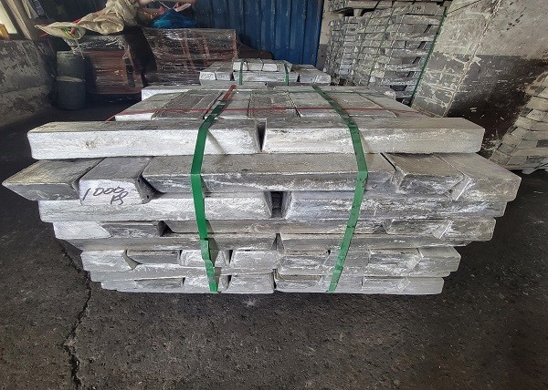 China Silvery Pure Magnesium Ingot High Purity Mg 99.9% Min In Electronics Industry wholesale