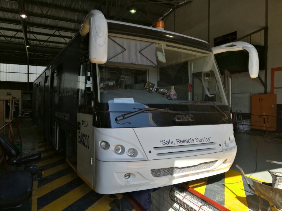 China Aluminum body airport transfer bus with cummins engine and thermo king air conditioner wholesale
