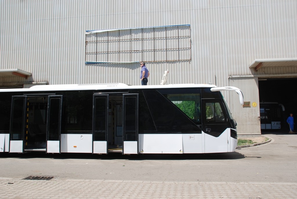 China Ramp Bus with 24 Standard Seats and Customized Design High Quality wholesale