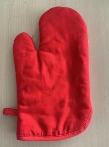 China Pure Cotton Fabric Thick Microwave Oven Gloves Red Color Kitchen Accesories wholesale