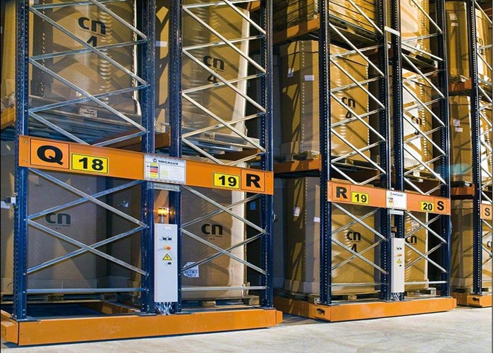 China Warehouse Storage Industrial Racking Systems Semi Automatic Electrical Mobile Type wholesale