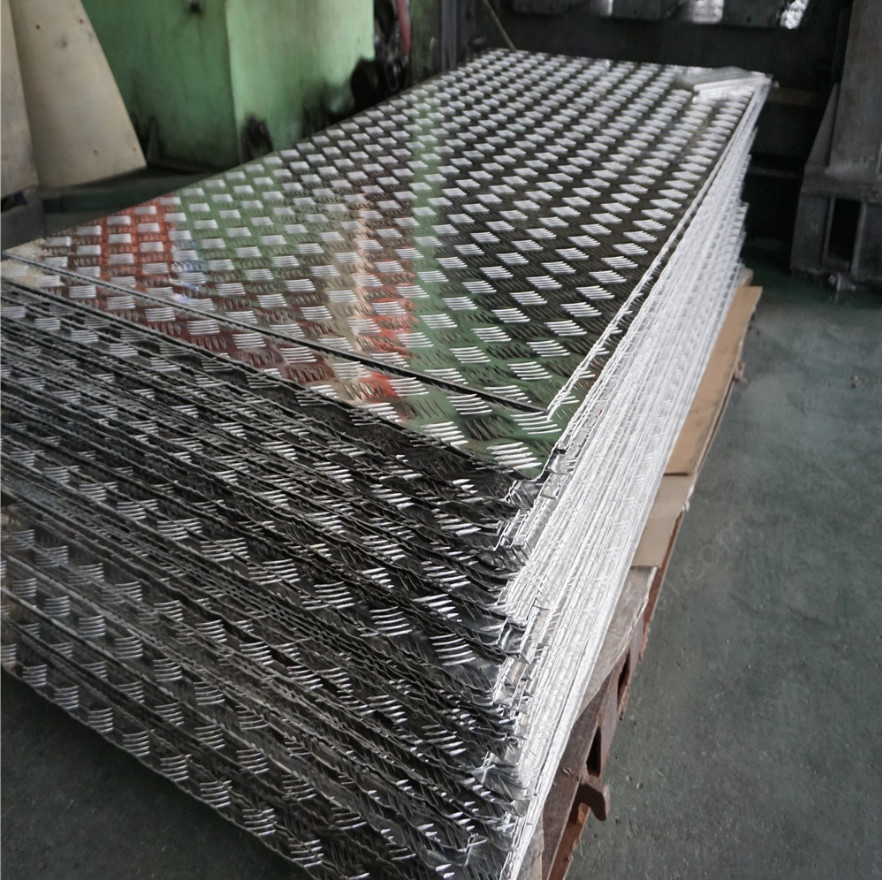 China Aircraft Aluminium Checker Plate Embossed Tread Sheet 1.0 - 5.0mm Thickness wholesale