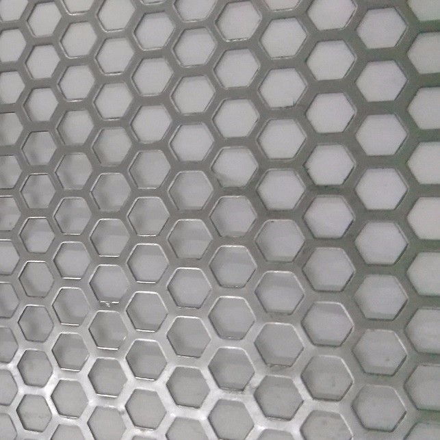 China Hexagonal Perforated Aluminum Sheet 2mm Thick 3003 5005 5052 6061 3004 wholesale
