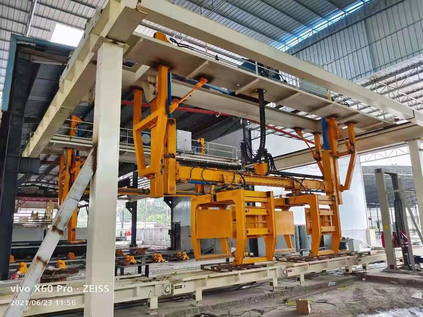 China Automatic Lightweight Concrete Block Production Plant for Building - ISO9001 380V Rotary Crane AAC Block Cutting Machine wholesale