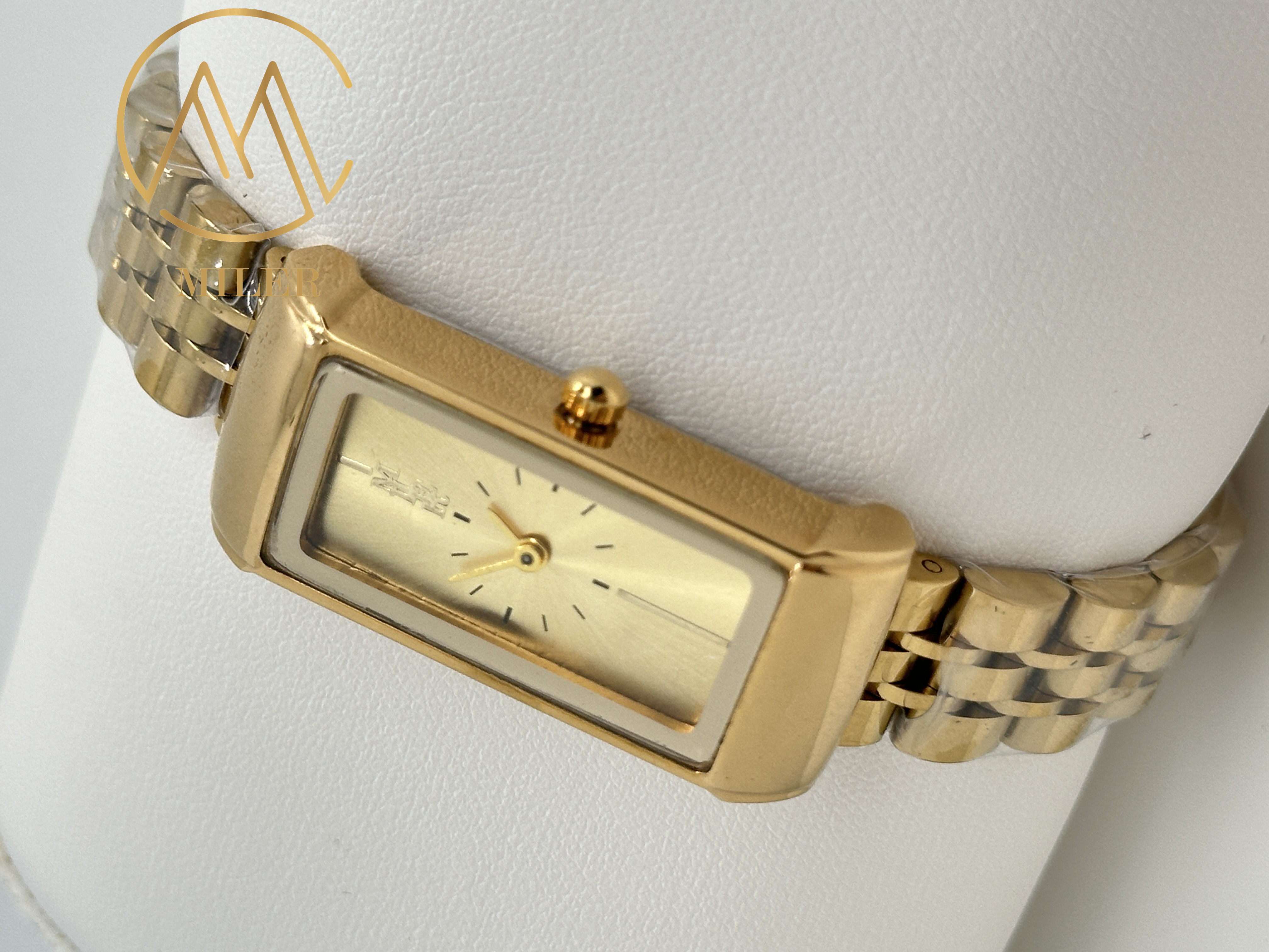 Fashion Men Quartz Wrist Watch Sleek Design And Accurate Timekeeping