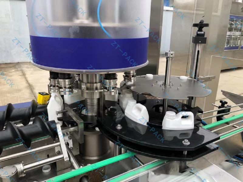 Rotary Cap Tightening Machines Pneumatic 4000bph Bottle Screw Capping Machine