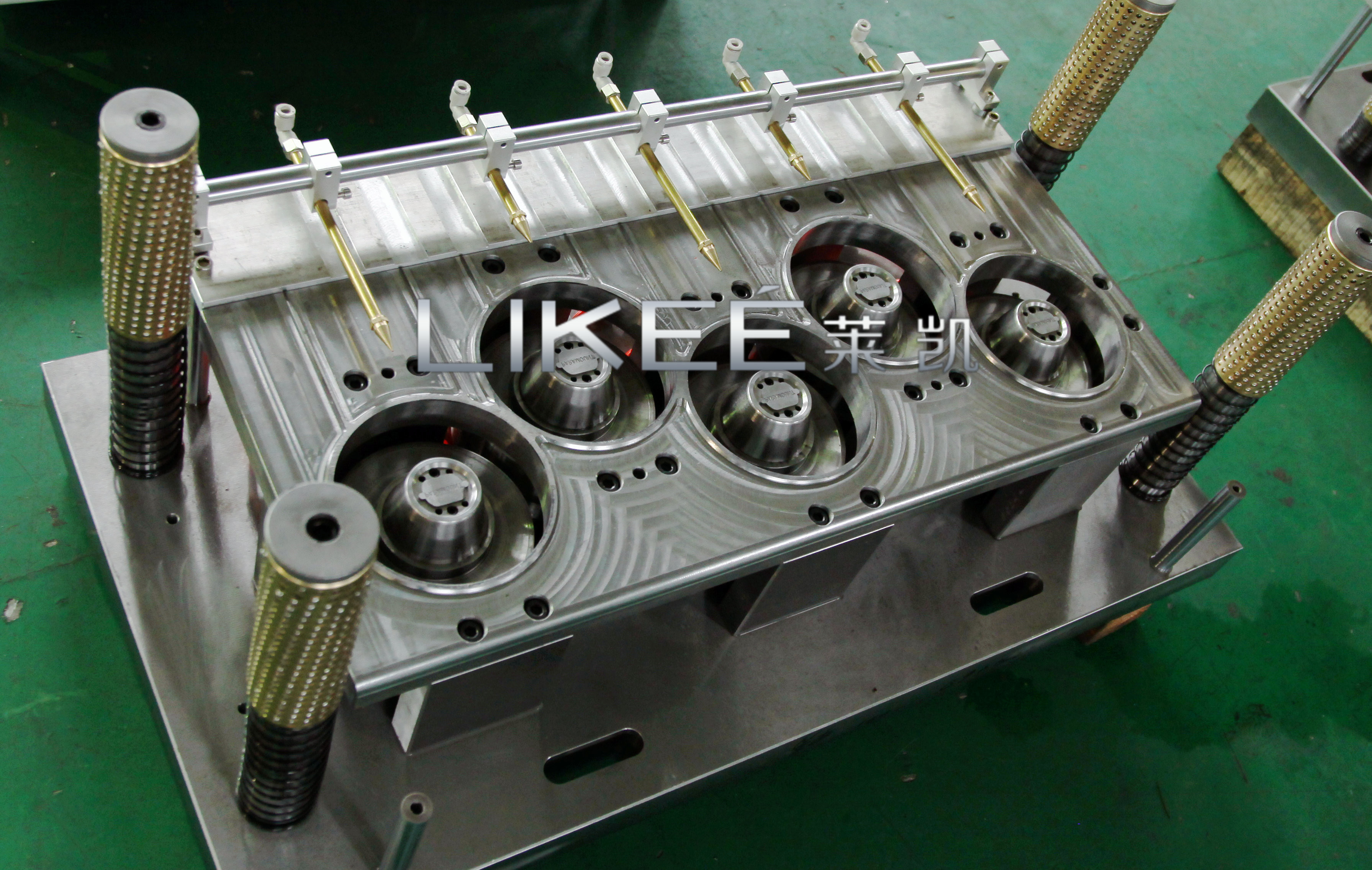 SKD11 75 Strokes/Min Aluminium Foil Container Mould Plant Oil Lubricated