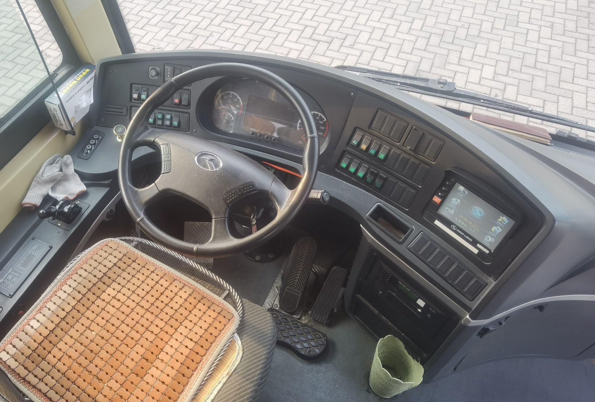Second Hand Tourist Bus Kinglong Brand 48 Seats Coach XMQ6110 Electric
