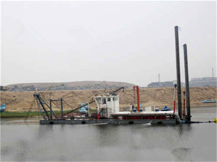 The Daily Output of This 18 Inch Model Dredges And Dredging Machine is 6000 Cubic Meters