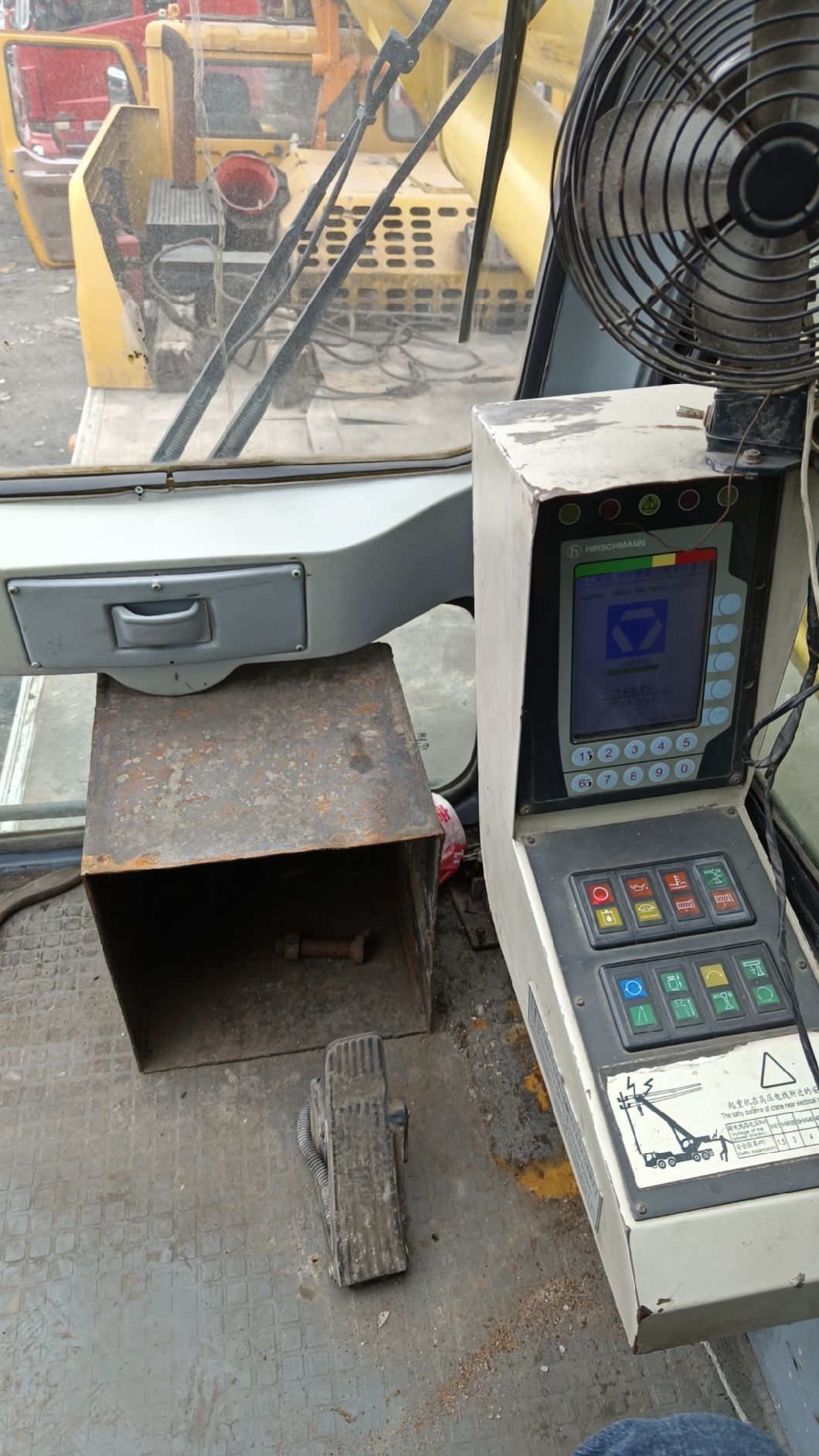 Xg Second-Hand Mobile Truck Crane 50 Tons of Lifting