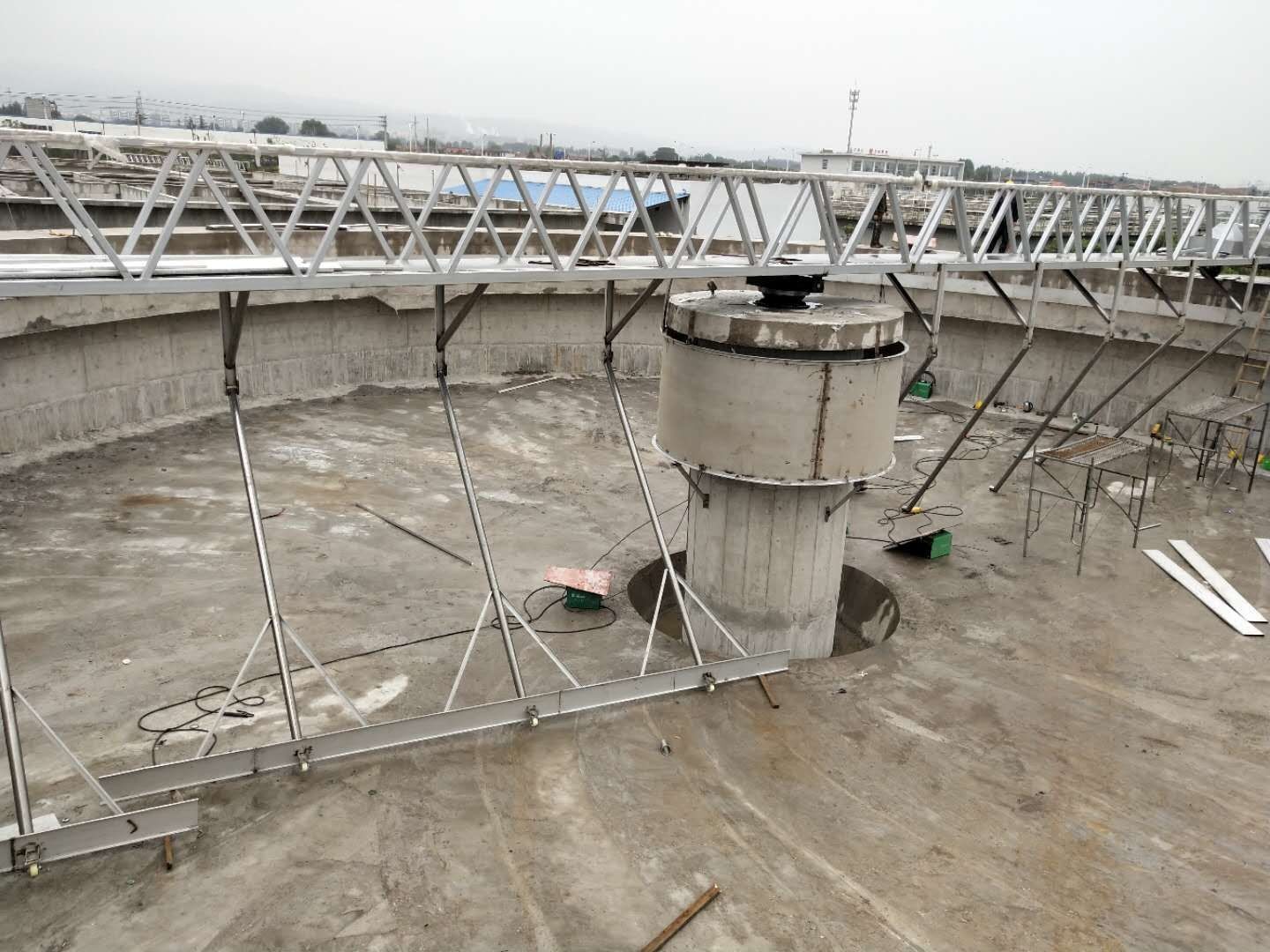 Perimeter Drive Sludge Scraper System Wastewater Treatment
