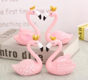 China Creative Pink flamingo Resin Crafts Figurines desk décor wholesale
