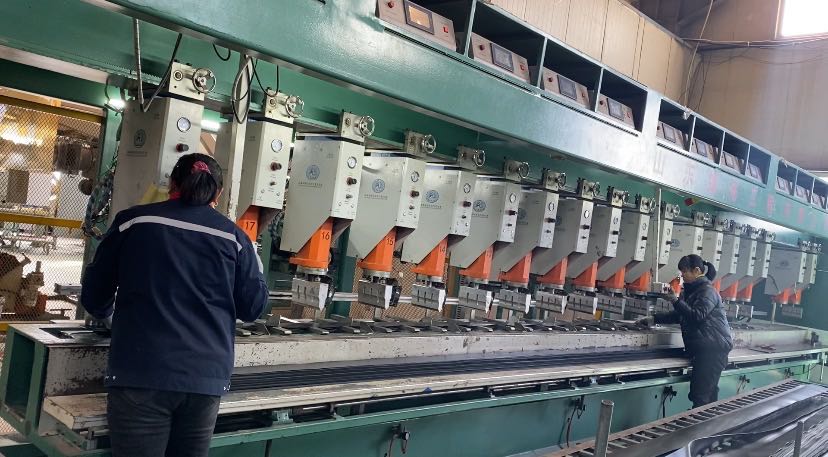 50mm-250mm Green Smooth HDPE Geocell for Slope Protection Improve Slope Performance