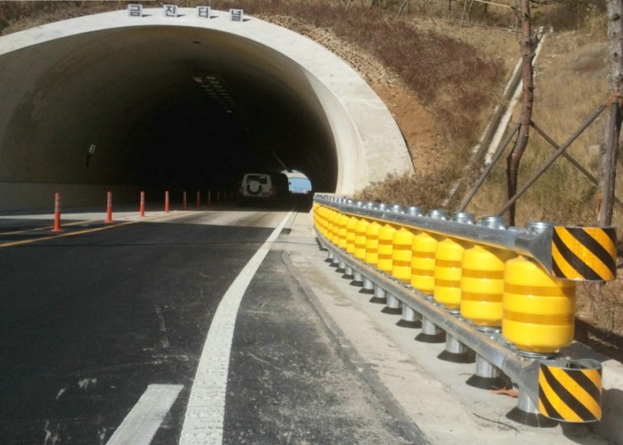 Red Color Protective Safety Roller Barrier For Tunnel Entrance Tunnel Portal