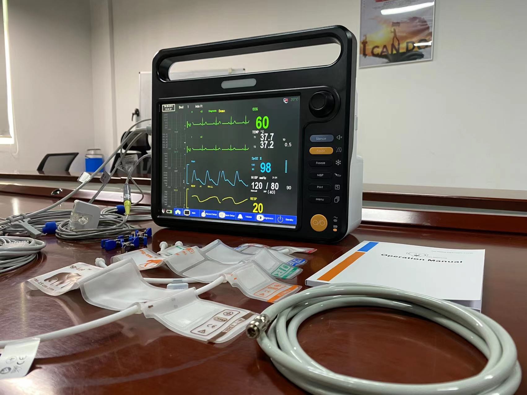 Fanless Veterinary Multiparameter Monitor Multilingual With 12.1 Inch Screen