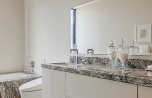 China Brazil Aruba Dream Granite Bathroom Countertops Multi Color Polished Granite on sale
