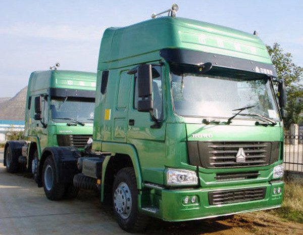 sinotruk howo 4x2 and 6x4 euro2 Diesel prime mover tractor truck head for sale