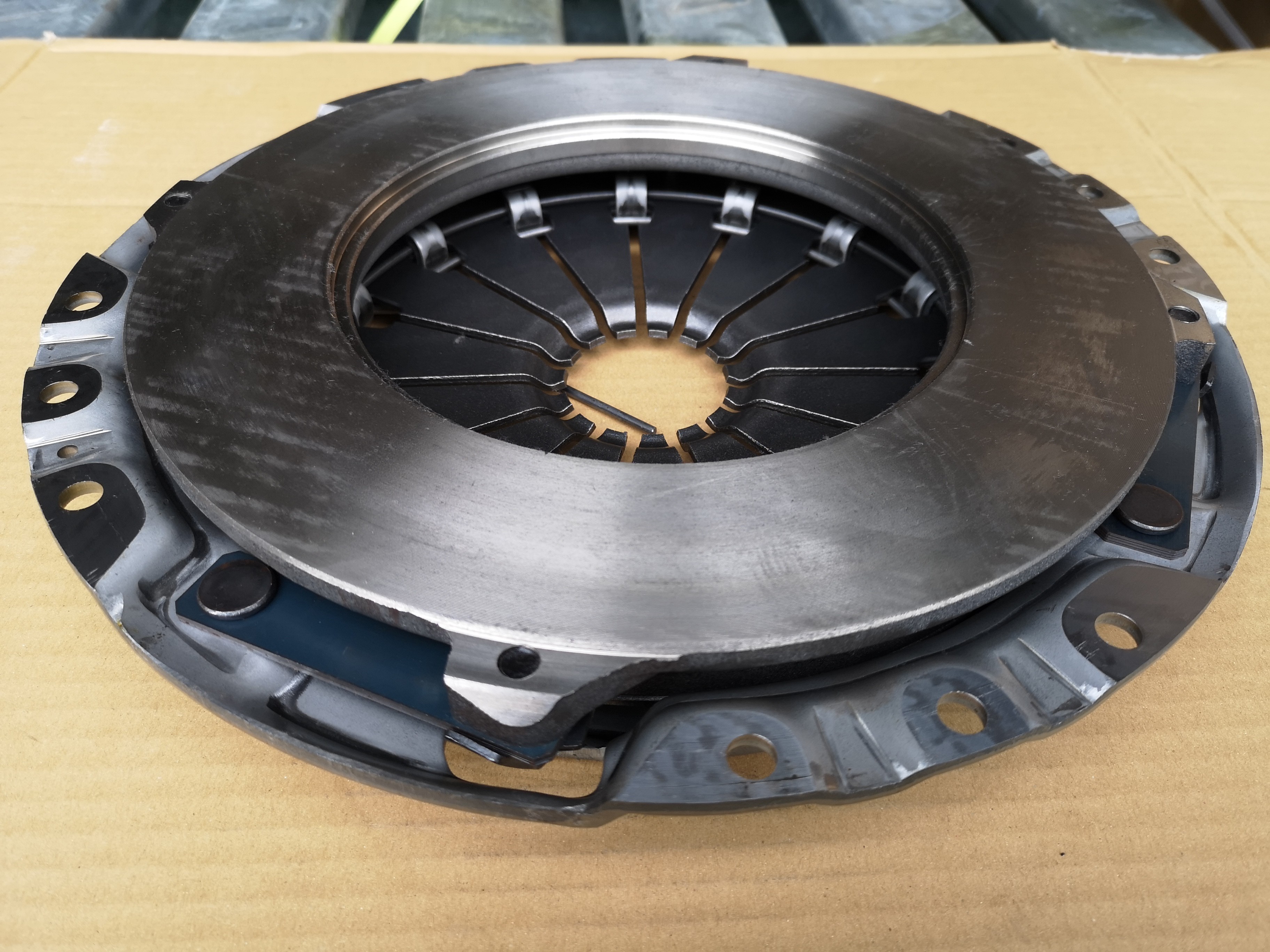 NPR 4HE1 4HK1 ISUZU Clutch Plate 325mm 8973517940 Metal Material 11.9 KG Net Weight