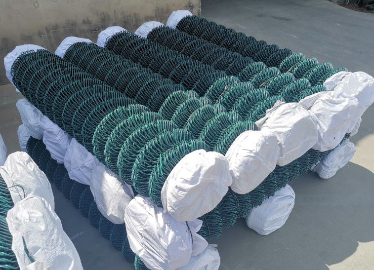 Galvanized PVC Coated 6ft High Chain Link Fence Rustproof Diamond Hole