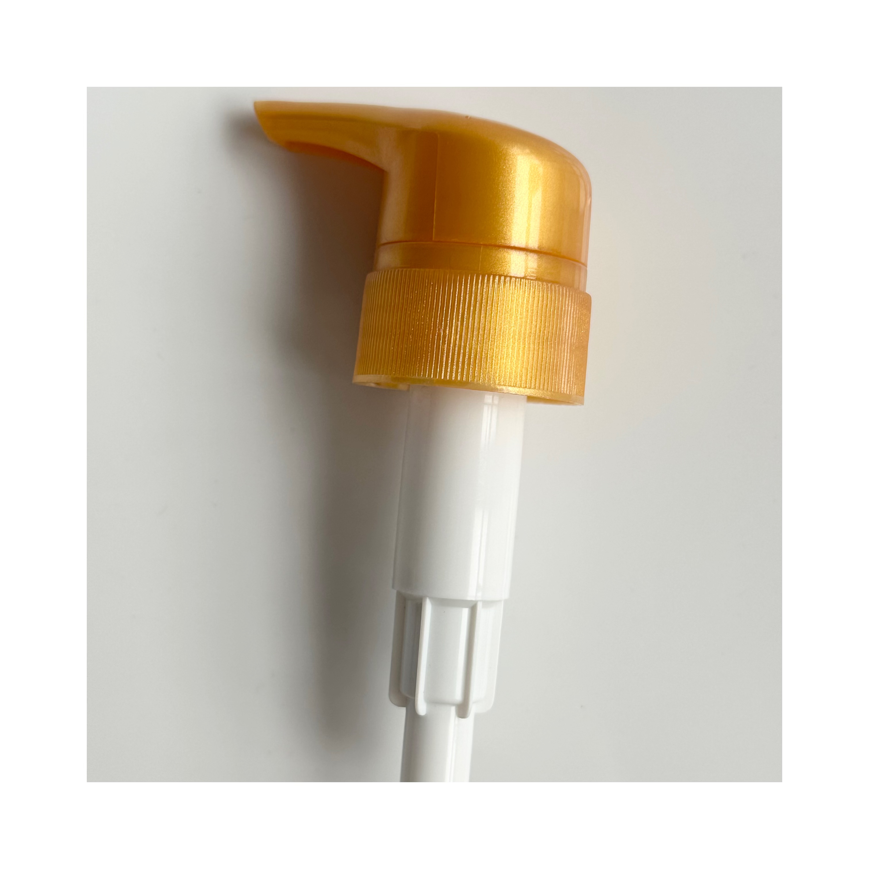 2023 Design Gold Pump PUMP SPRAYER 32/400 for Shampoo Bottles Big Dispenser Pump