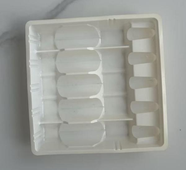 Manufacturer Supplies 3ml Of Plastic Powder Needle Tray Inside A Xilin Bottle
