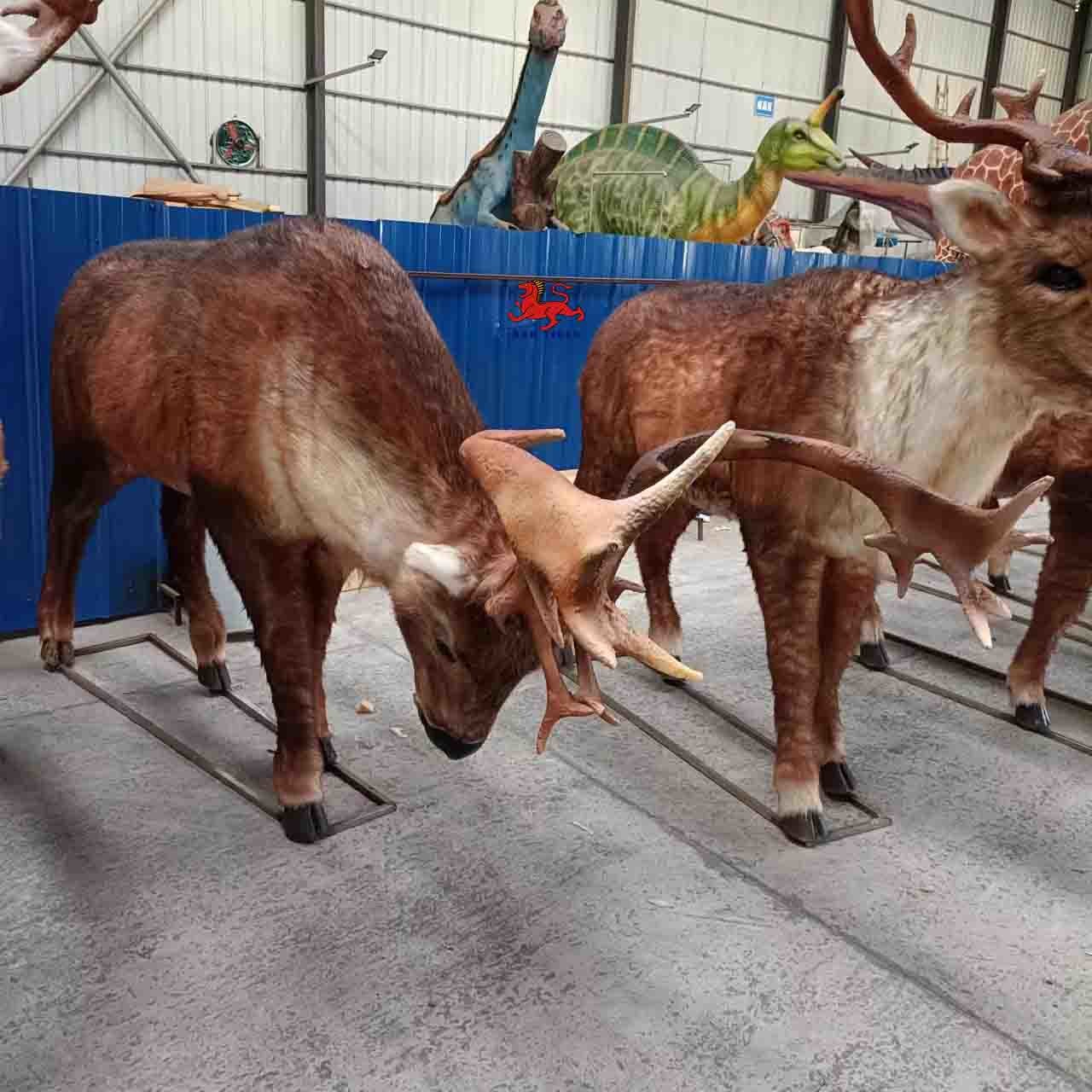 Outdoor Waterproof Life Size Elk Statue Adult Age With Realistic Sound