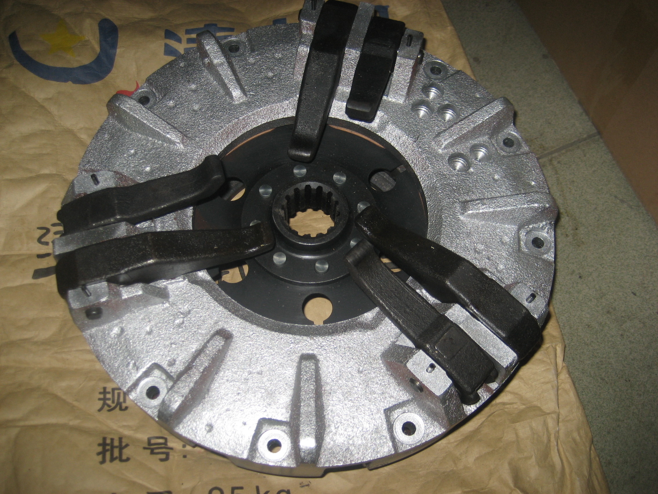 YTO tractor parts clutch assembly 11 inches with 704/804/904/1004