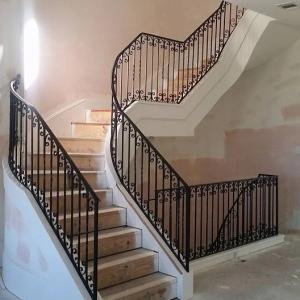 China Spiral Staircase Cast Iron Banister Rails Erosion Resistance Light Weight on sale
