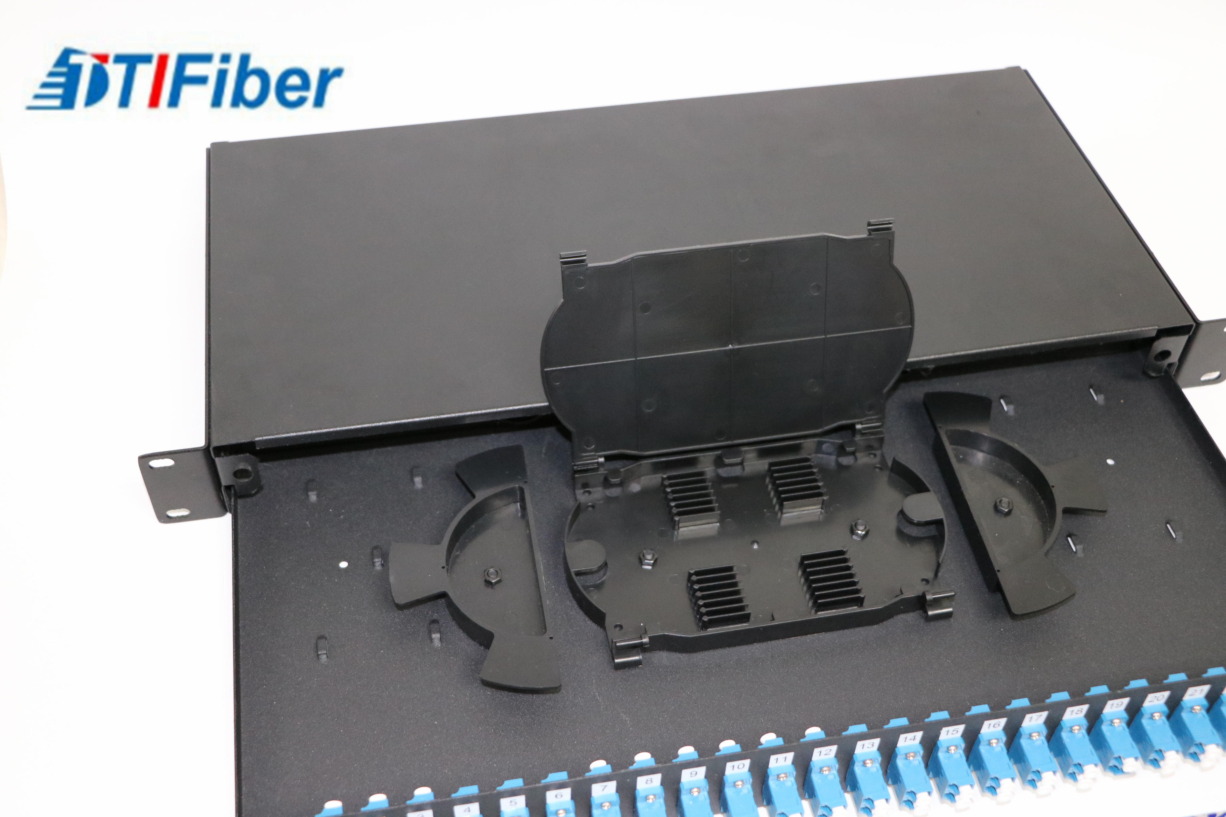 Loaded LC48 Port Fiber Optic Terminal Box With Fiber Optic Patch Panel