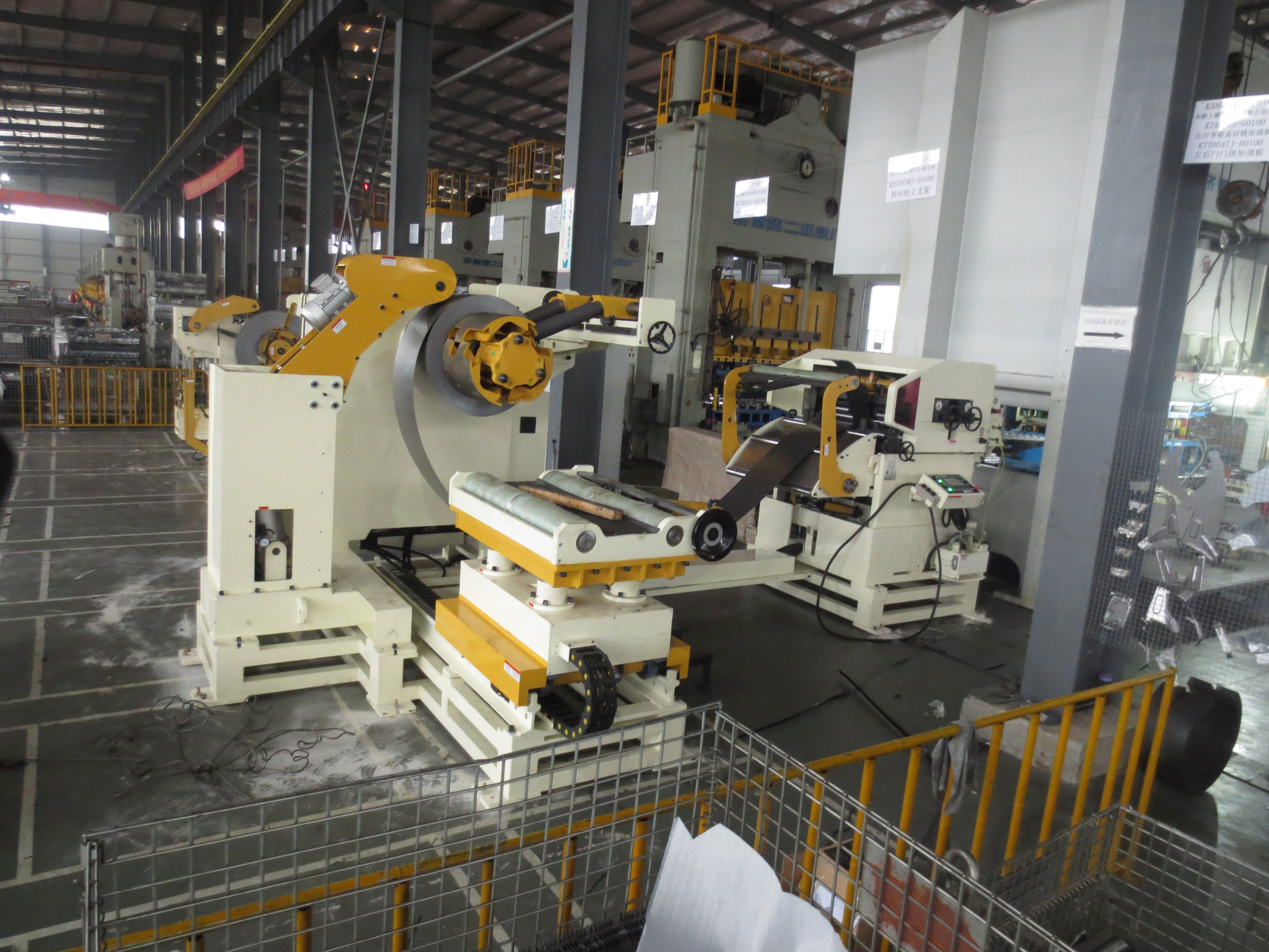 2460mm height 140'S 45# Decoiling And Straightening Machine