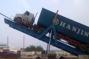 China Hydraulic Truck Loading Platform 400mm Lip Mobile Unloading Ramp wholesale