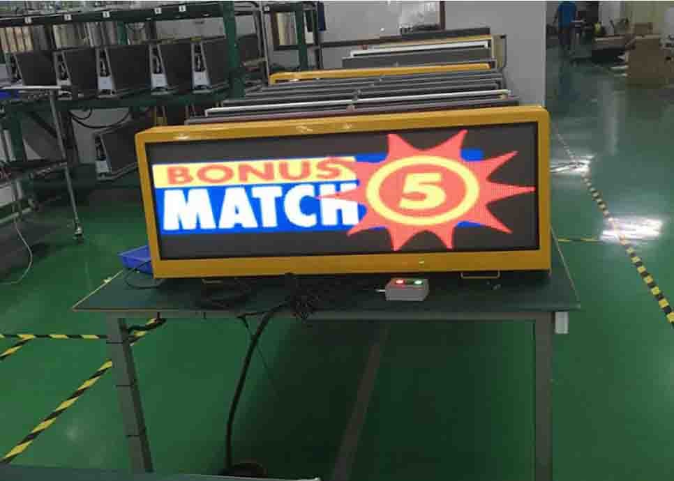Exterior Mobile Car Led Display Screen With Small Wind Resistance 820 X 350mm