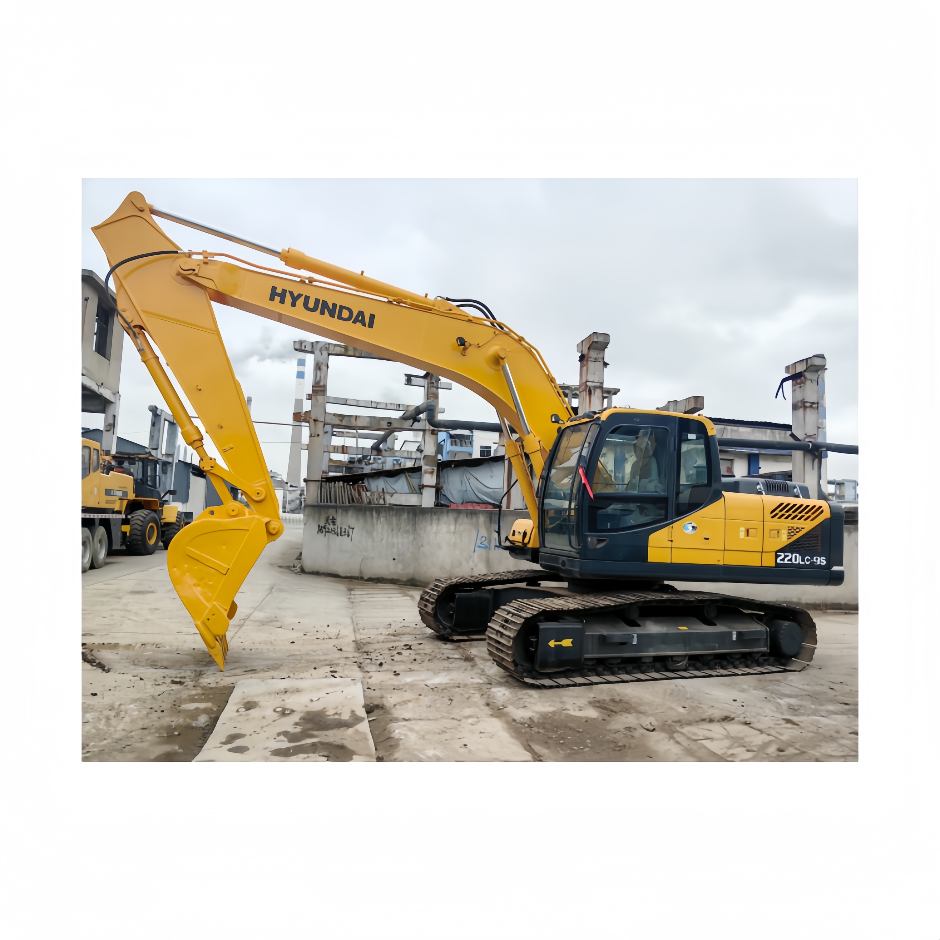 Hyundai 220LC-9s Excavator Loader with 1.05 m3 Bucket Capacity and 800 Working Hours
