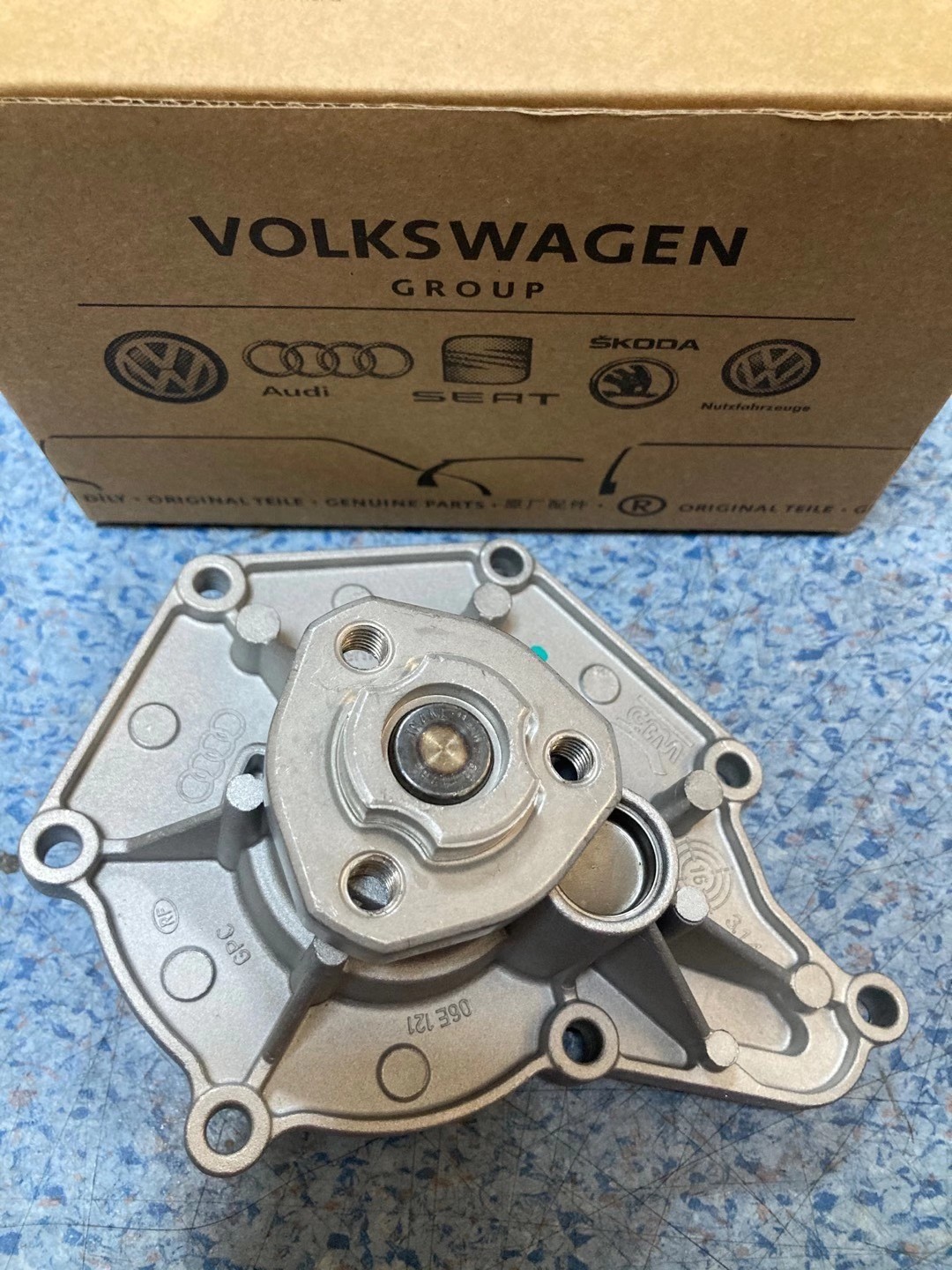 06E121018D 06E121005N Coolant Auto Water Pump For Audi A4 A5