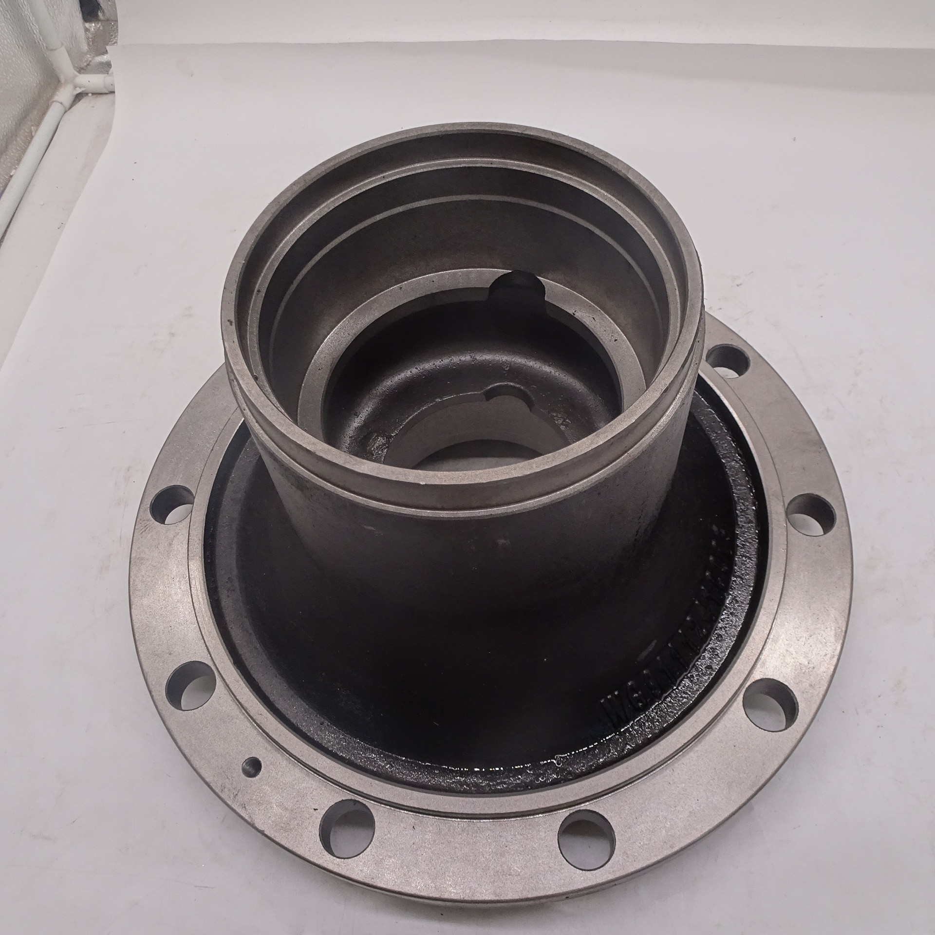 Sinotruck HOWO spare parts front wheel hub WG9112410009 front wheel hub propeller shafts