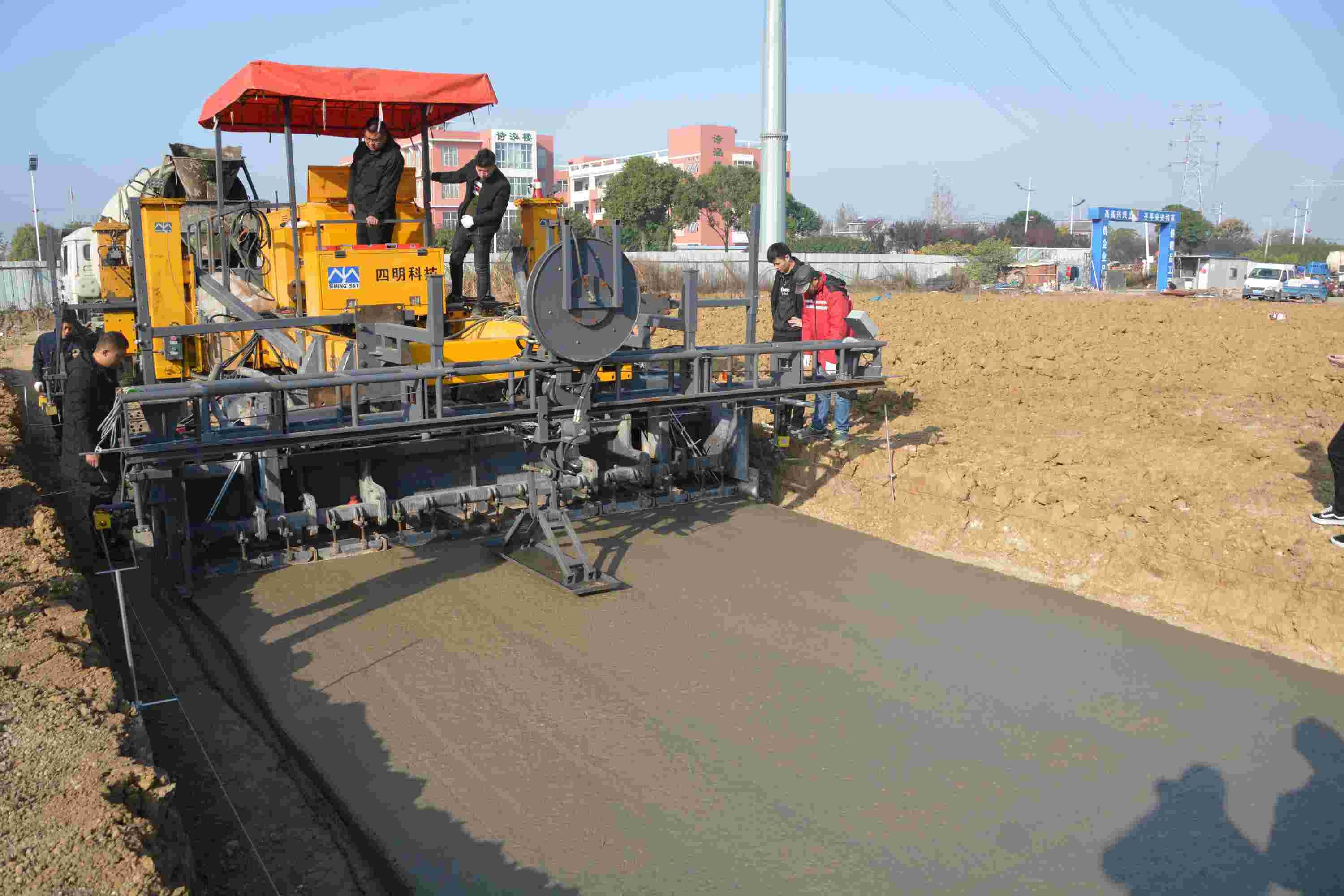 4.5m Concrete Road Paver Machine Rear Mounted Mold Cement Slipform Paver