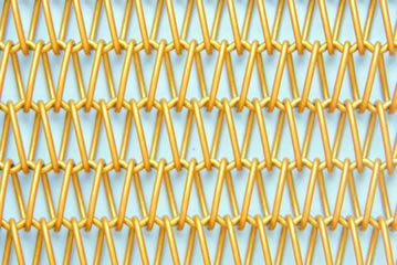 Conveyor belt mesh with 2.5mm crimped rod wire and 3mm round spiral wire.